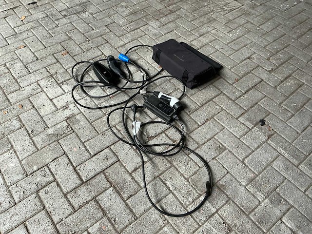 Mercedes - benz auto acculader (2x) - afbeelding 3 van  8