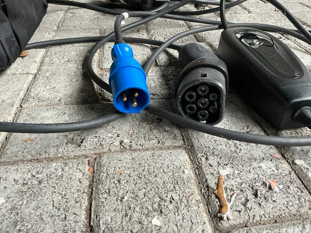 Mercedes - benz auto acculader (2x) - afbeelding 6 van  8