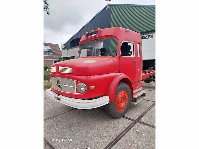 Mercedes - bolkop - vrachtwagen - afbeelding 1 van  6