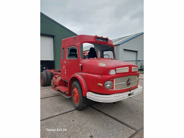 Mercedes - bolkop - vrachtwagen - afbeelding 2 van  6