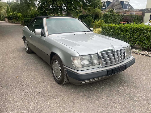 Mercedes - cabrio - 300 ce - oldtimer - afbeelding 2 van  17