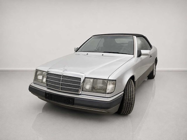 Mercedes - cabrio - 300 ce - oldtimer - afbeelding 1 van  17