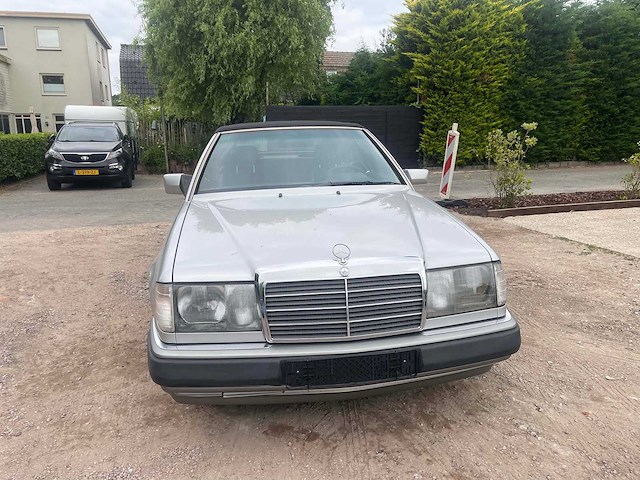 Mercedes - cabrio - 300 ce - oldtimer - afbeelding 11 van  17