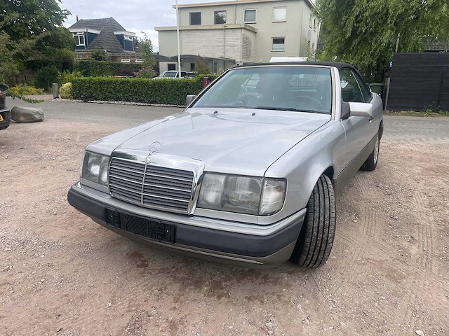 Mercedes - cabrio - 300 ce - oldtimer - afbeelding 12 van  17