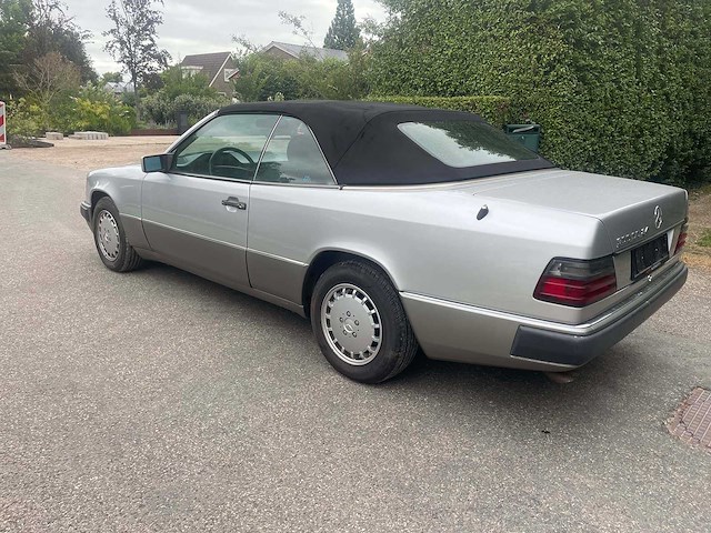 Mercedes - cabrio - 300 ce - oldtimer - afbeelding 14 van  17