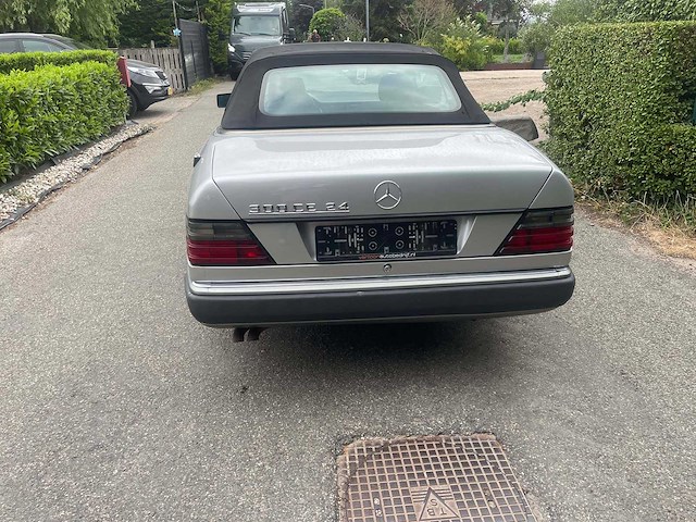 Mercedes - cabrio - 300 ce - oldtimer - afbeelding 15 van  17