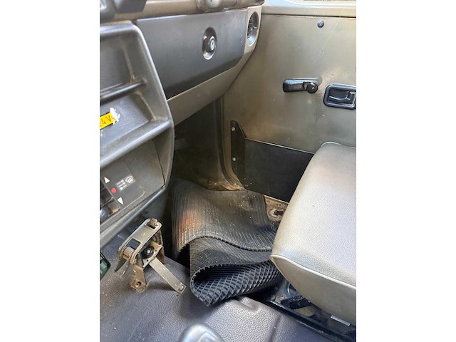 Mercedes - g-klasse - puch 300gd - personenauto - afbeelding 3 van  29