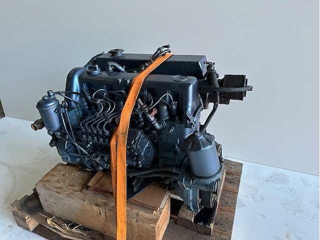Mercedes - om617 - scheepsmotor - afbeelding 1 van  2