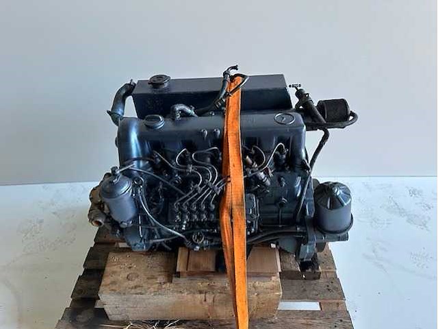 Mercedes - om617 - scheepsmotor - afbeelding 1 van  5