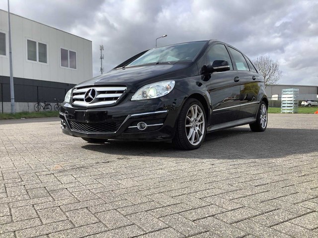 Mercedes - stationwagen - b180cdi - personenauto - afbeelding 12 van  25