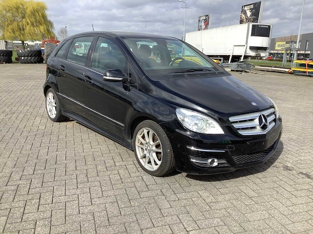Mercedes - stationwagen - b180cdi - personenauto - afbeelding 20 van  25