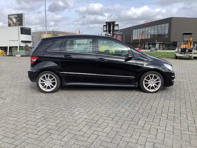 Mercedes - stationwagen - b180cdi - personenauto - afbeelding 21 van  25