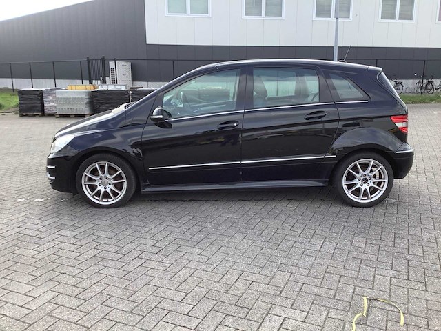 Mercedes - stationwagen - b180cdi - personenauto - afbeelding 22 van  25