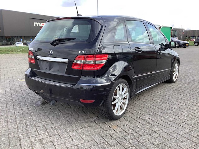 Mercedes - stationwagen - b180cdi - personenauto - afbeelding 24 van  25