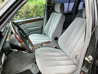 Mercedes - verlengde 6 deur sedan - w124 260 e lang - oldtimer - afbeelding 2 van  12