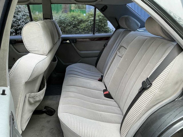 Mercedes - verlengde 6 deur sedan pullman - w124 260 e lang - oldtimer - afbeelding 9 van  17