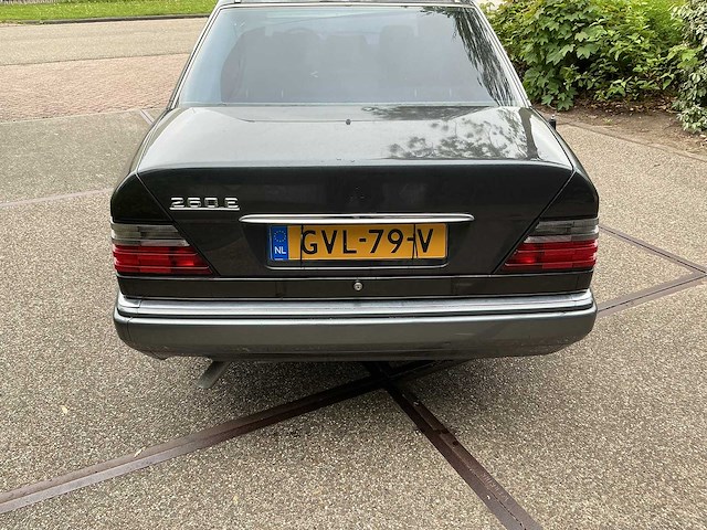 Mercedes - verlengde 6 deur sedan pullman - w124 260 e lang - oldtimer - afbeelding 4 van  5