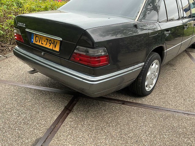 Mercedes - verlengde 6 deur sedan pullman - w124 260 e lang - oldtimer - afbeelding 5 van  5