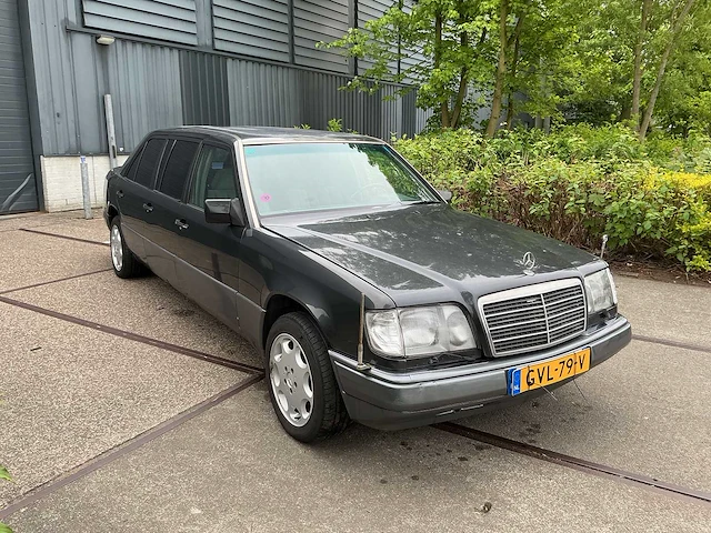 Mercedes - verlengde 6 deur sedan pullman - w124 260 e lang - oldtimer - afbeelding 15 van  17