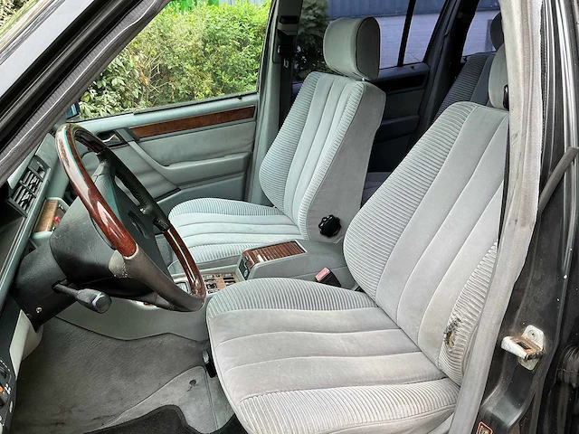 Mercedes - verlengde 6 deur sedan pullman - w124 260 e lang - oldtimer - afbeelding 10 van  17