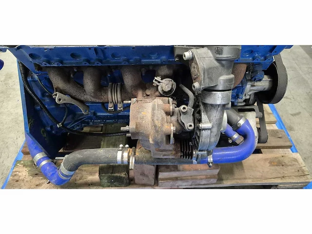 Mercedes - w124 - ships engine - afbeelding 4 van  7