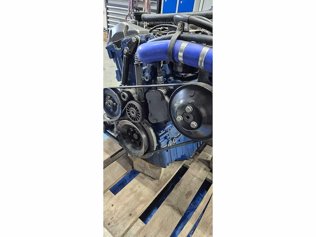 Mercedes - w124 - ships engine - afbeelding 5 van  7