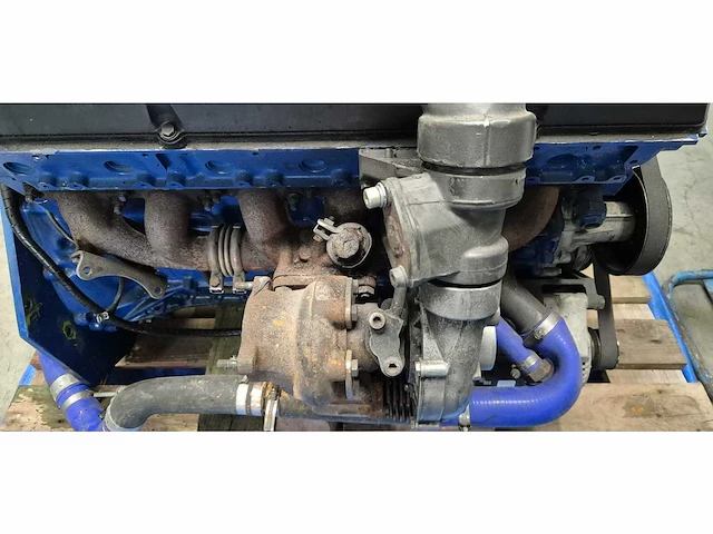 Mercedes - w124 - ships engine - afbeelding 7 van  7