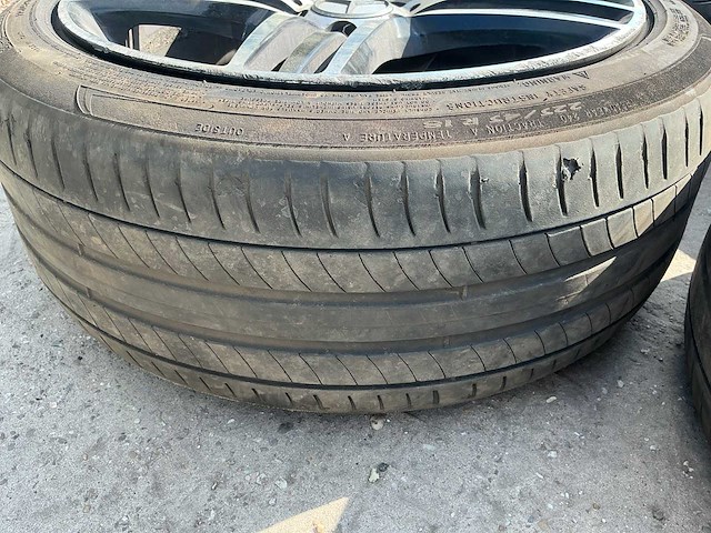 Mercedes 18” velg met michelin band - 225/45 r18 (4x) - afbeelding 2 van  2