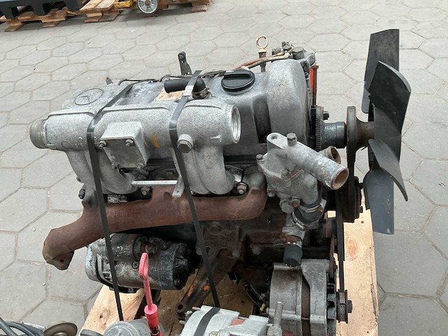 Mercedes 200d dieselmotor - afbeelding 5 van  7