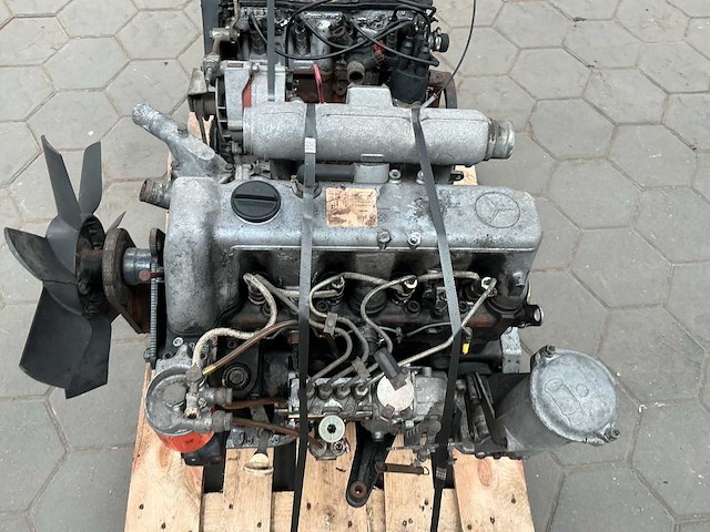 Mercedes 200d dieselmotor - afbeelding 7 van  7
