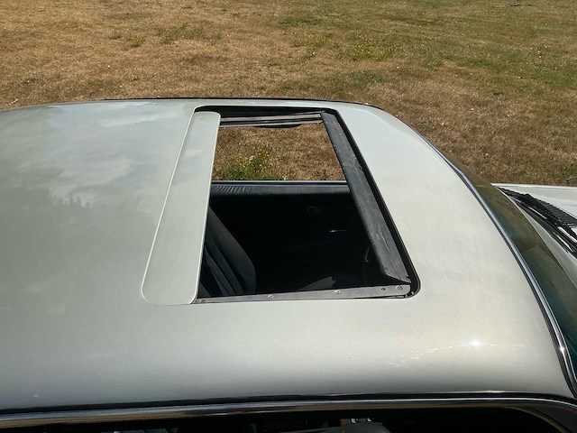 Mercedes 300 cd turbodiesel 5 cilinder oldtimer - afbeelding 1 van  1