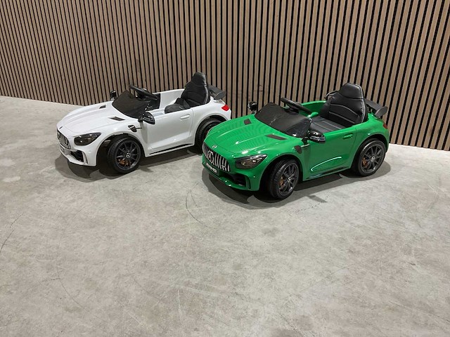 Mercedes amg gt r groen elektrische kinderauto - afbeelding 54 van  70