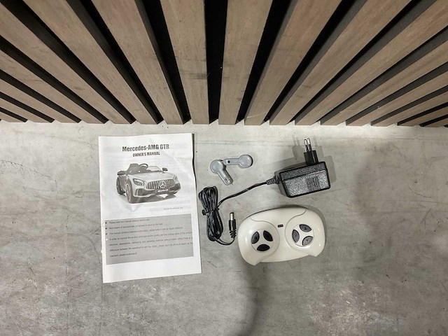 Mercedes amg gt r wit lq006 speelgoed - afbeelding 17 van  35