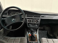 Mercedes-benz - 190 e - 190-serie - 2.0 - oldtimer - 1989 - afbeelding 4 van  17
