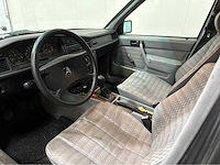 Mercedes-benz - 190 e - 190-serie - 2.0 - oldtimer - 1989 - afbeelding 10 van  17