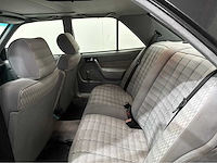 Mercedes-benz - 190 e - 190-serie - 2.0 - oldtimer - 1989 - afbeelding 12 van  17