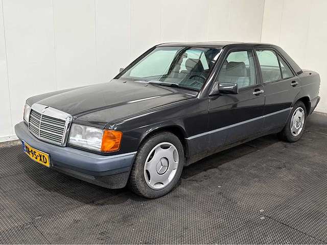 Mercedes-benz - 190 e - 190-serie - 2.0 - oldtimer - 1989 - afbeelding 8 van  17
