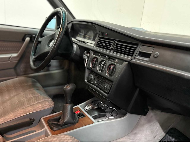Mercedes-benz - 190 e - 190-serie - 2.0 - oldtimer - 1989 - afbeelding 5 van  26