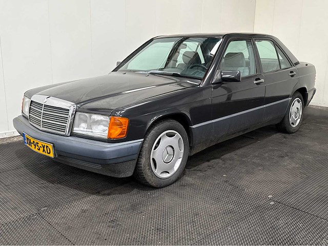 Mercedes-benz - 190 e - 190-serie - 2.0 - oldtimer - 1989 - afbeelding 1 van  26