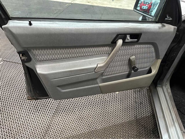 Mercedes-benz - 190 e - 190-serie - 2.0 - oldtimer - 1989 - afbeelding 15 van  26