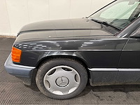 Mercedes-benz - 190 e - 190-serie - 2.0 - oldtimer - 1989 - afbeelding 18 van  26