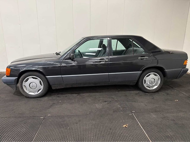 Mercedes-benz - 190 e - 190-serie - 2.0 - oldtimer - 1989 - afbeelding 20 van  26