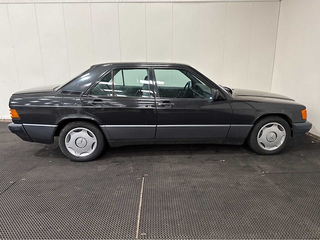 Mercedes-benz - 190 e - 190-serie - 2.0 - oldtimer - 1989 - afbeelding 21 van  26