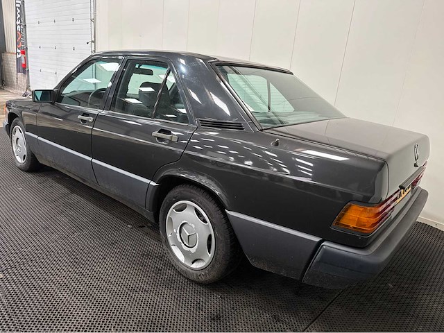 Mercedes-benz - 190 e - 190-serie - 2.0 - oldtimer - 1989 - afbeelding 23 van  26