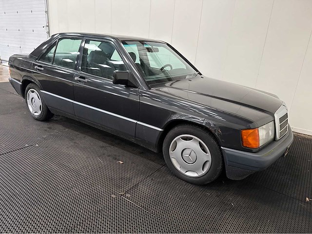 Mercedes-benz - 190 e - 190-serie - 2.0 - oldtimer - 1989 - afbeelding 24 van  26