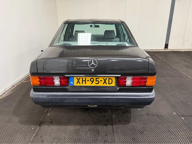 Mercedes-benz - 190 e - 190-serie - 2.0 - oldtimer - 1989 - afbeelding 25 van  26