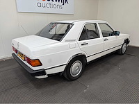 Mercedes-benz - 190-serie - 2.0 e - oldtimer - 1984 - afbeelding 2 van  34