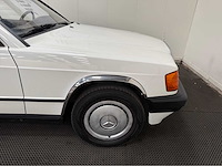 Mercedes-benz - 190-serie - 2.0 e - oldtimer - 1984 - afbeelding 15 van  34