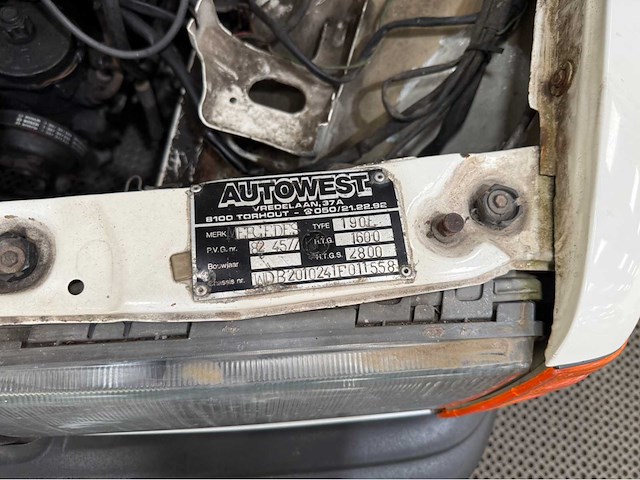 Mercedes-benz - 190-serie - 2.0 e - oldtimer - 1984 - afbeelding 17 van  34