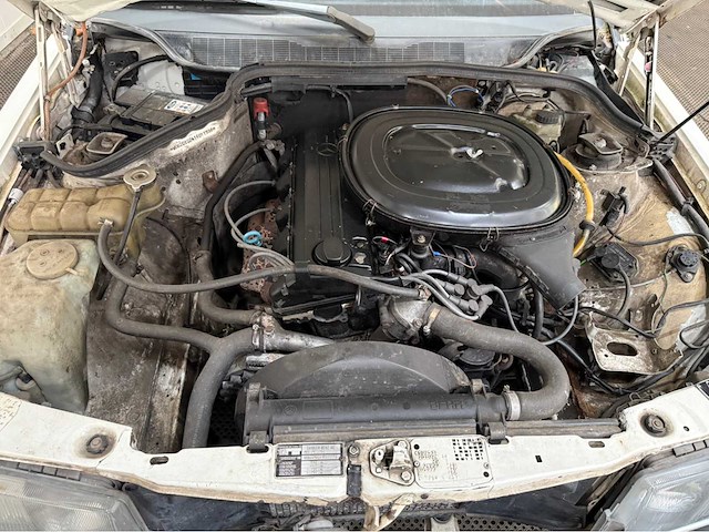 Mercedes-benz - 190-serie - 2.0 e - oldtimer - 1984 - afbeelding 18 van  34